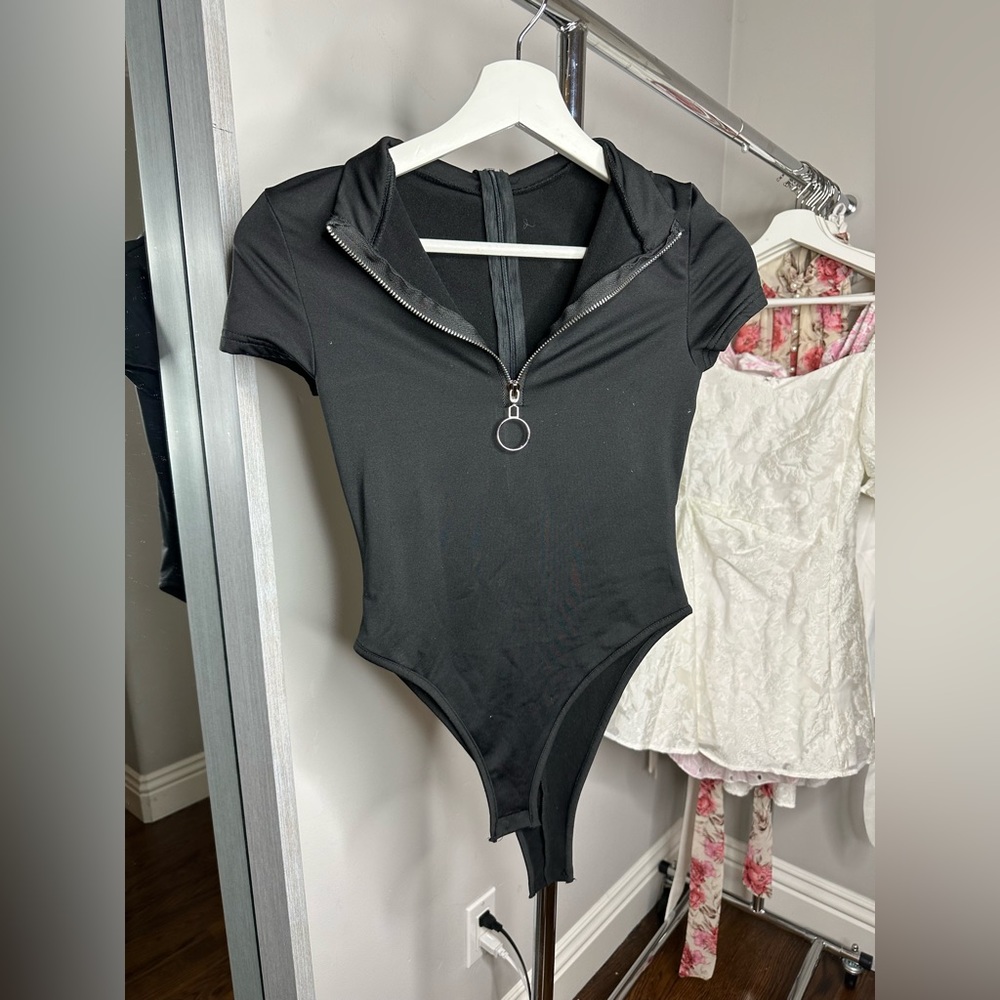 black bodysuit with zipper never worn
